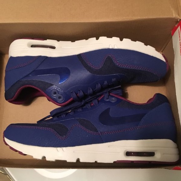 Nike Shoes - Nike sneakers